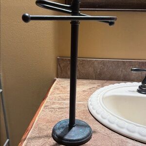 Black Metal Jewelry Stand